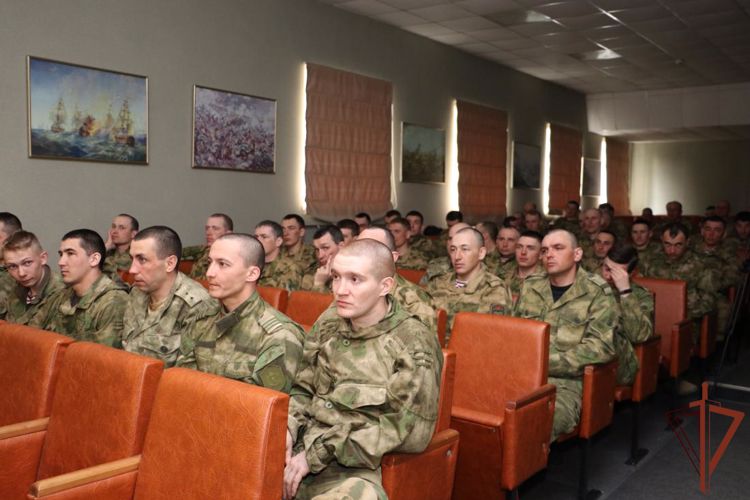 Творческий коллектив озерского соединения Росгвардии выступил перед военнослужащими и ветеранами  