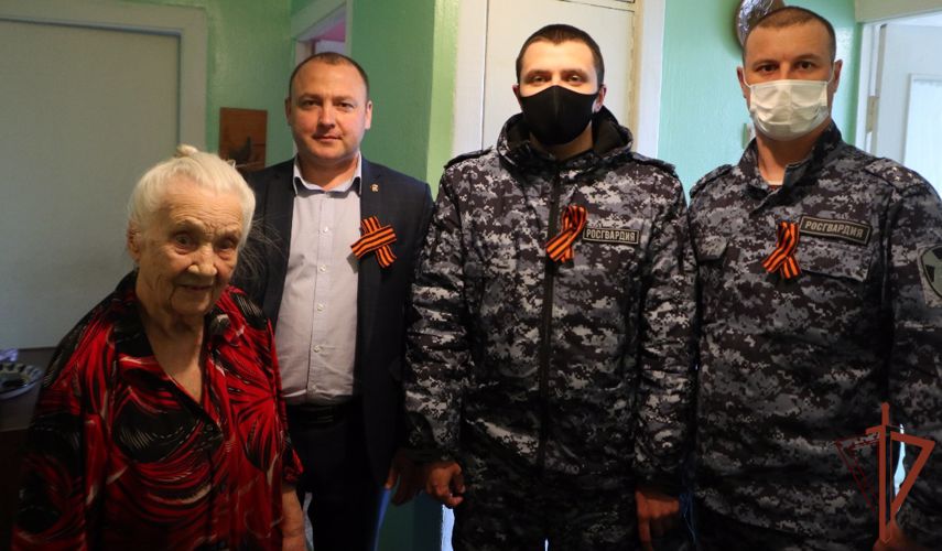 Командующий Уральским округом Росгвардии  поздравил с Днем Победы ветеранов и тружеников тыла