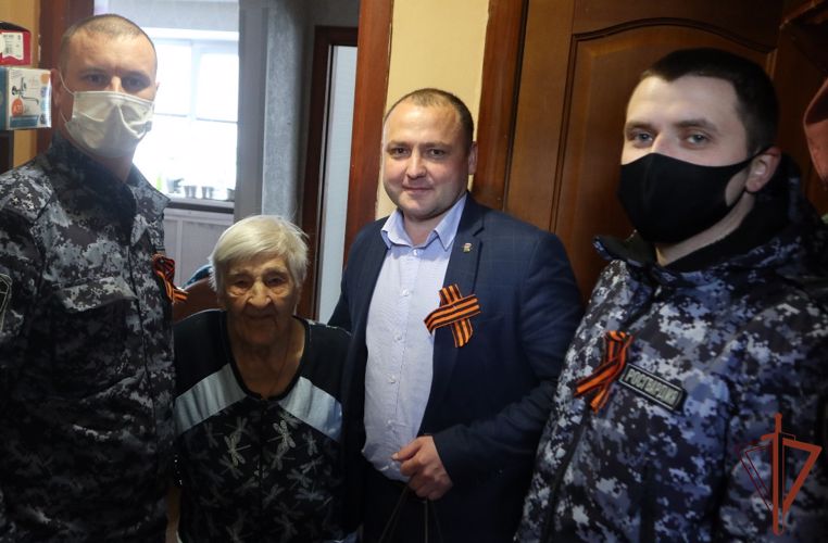 Командующий Уральским округом Росгвардии  поздравил с Днем Победы ветеранов и тружеников тыла