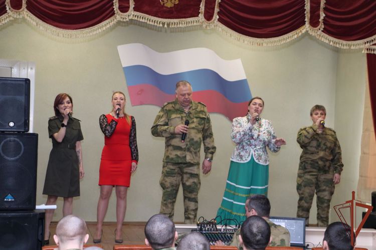 Творческий коллектив озерского соединения Росгвардии выступил перед военнослужащими и ветеранами  