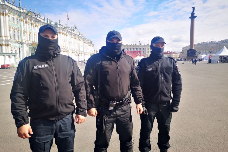 В Санкт-Петербурге сотрудники и военнослужащие Росгвардии обеспечили правопорядок при проведении праздничных первомайских мероприятий