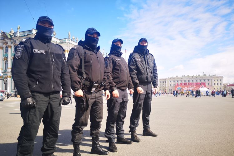 В Санкт-Петербурге сотрудники и военнослужащие Росгвардии обеспечили правопорядок при проведении праздничных первомайских мероприятий