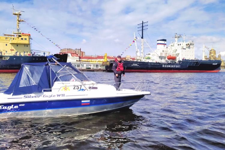 В Санкт-Петербурге сотрудники и военнослужащие Росгвардии обеспечили правопорядок при проведении праздничных первомайских мероприятий