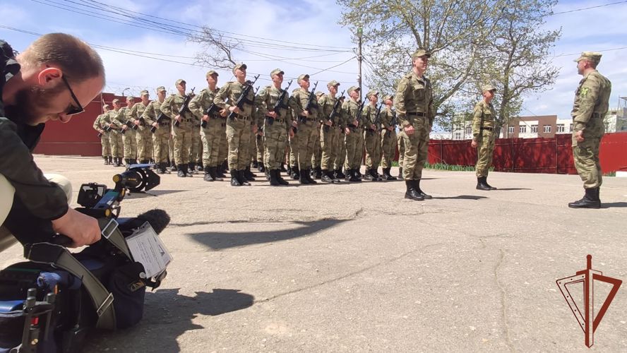 Телевизионные журналисты Севастополя оценили готовность военнослужащих Росгвардии к параду в ознаменование годовщины Победы