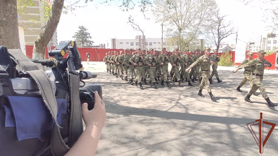 Телевизионные журналисты Севастополя оценили готовность военнослужащих Росгвардии к параду в ознаменование годовщины Победы