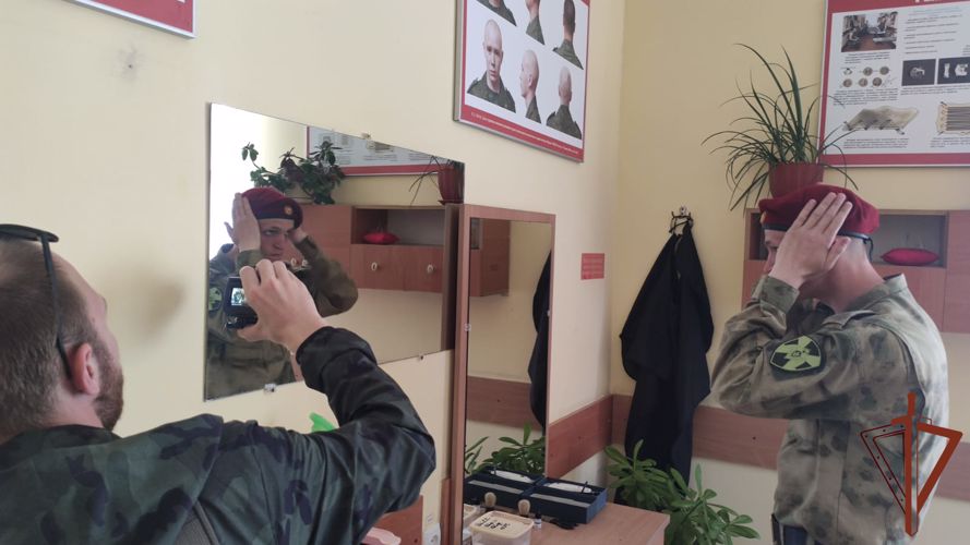 Телевизионные журналисты Севастополя оценили готовность военнослужащих Росгвардии к параду в ознаменование годовщины Победы