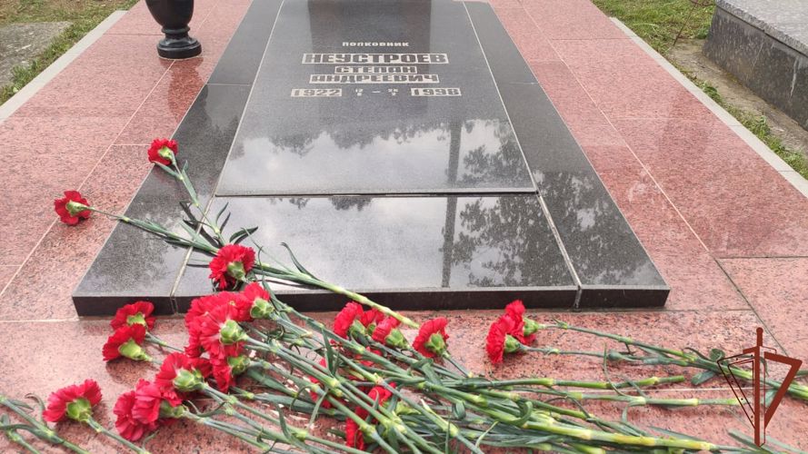 В Севастополе росгвардейцы почтили память Героя Советского Союза Степана Неустроева