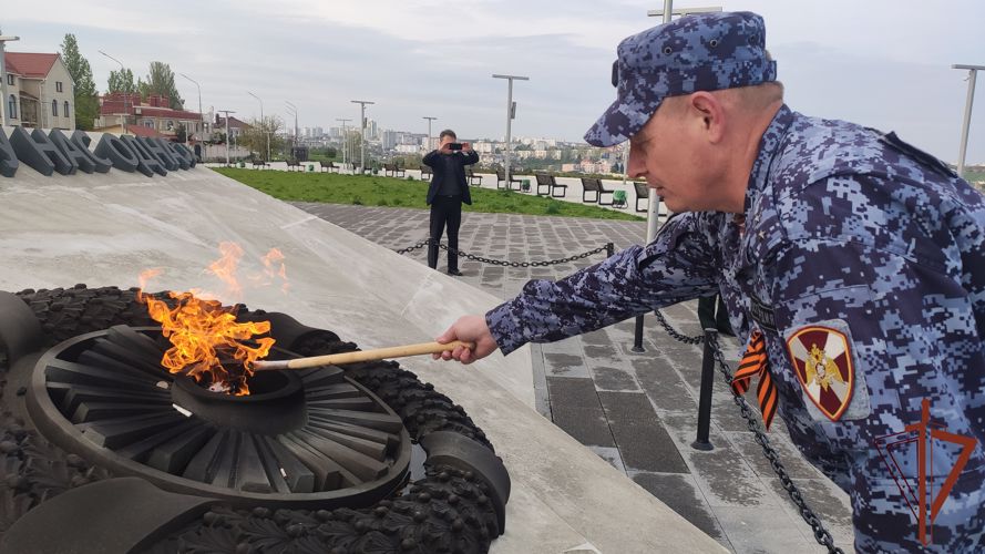В Севастополе росгвардейцы приняли участие в церемонии объединения Вечных огней