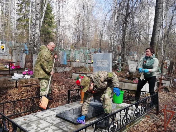  Росгвардейцы облагородили места захоронений участников Великой Отечественной войны на Среднем Урале