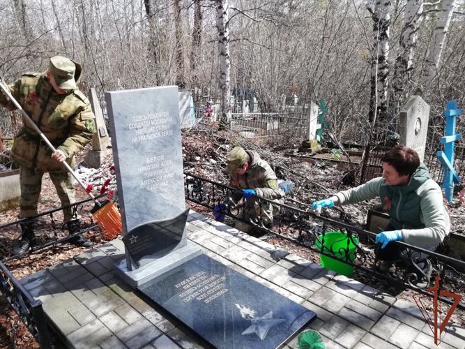  Росгвардейцы облагородили места захоронений участников Великой Отечественной войны на Среднем Урале