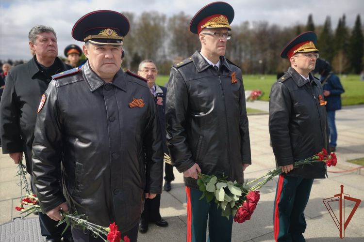 В честь Дня Победы представители Северо-Западного округа Росгвардии приняли участие в общегородском памятном мероприятии