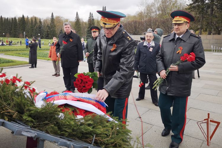 В честь Дня Победы представители Северо-Западного округа Росгвардии приняли участие в общегородском памятном мероприятии