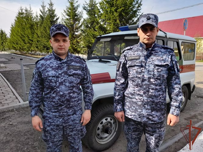 Росгвардейцы помогли в тушении огня  жителям   Омской области 