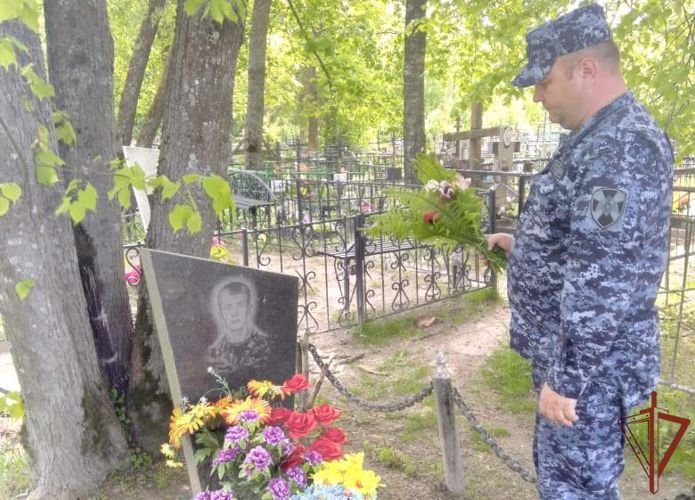 Росгвардейцы почтили память погибшего воина правопорядка в Брянске