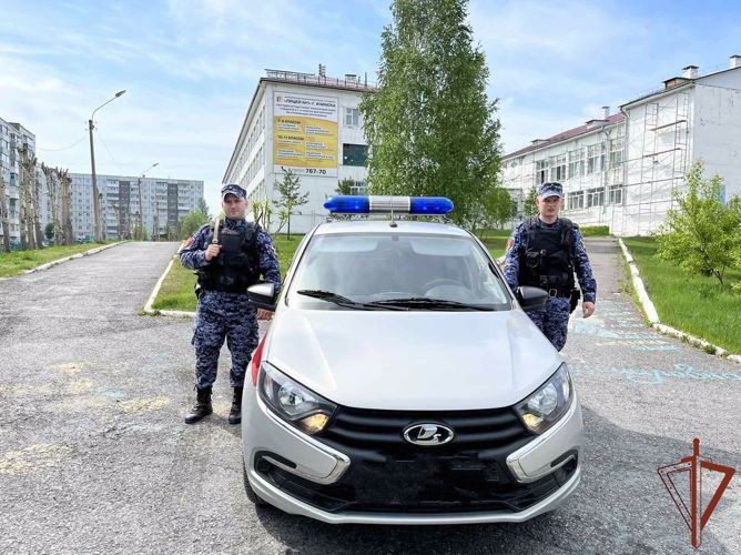 Росгвардия обеспечила безопасность последних звонков в Сибири