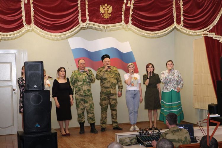 Творческий коллектив озерского соединения Росгвардии выступил перед военнослужащими и ветеранами  