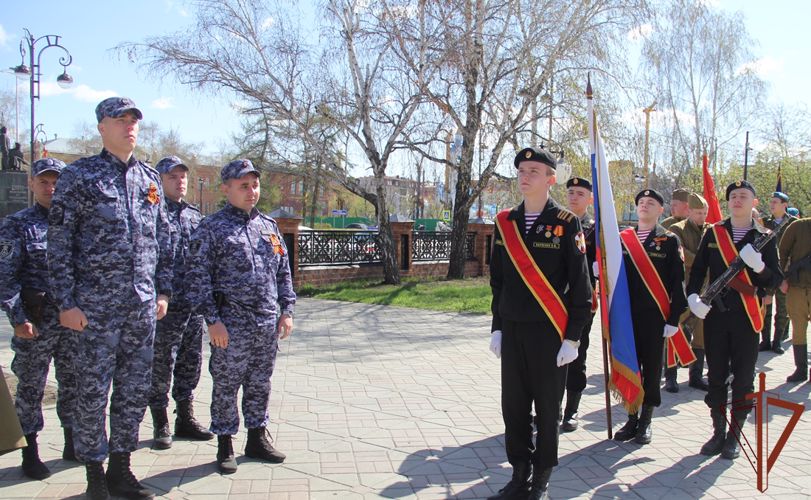 Начальник теруправления, сотрудники и кадеты Росгвардии приняли участие в автопробеге, посвященном Дню Победы, в Тюмени (видео)