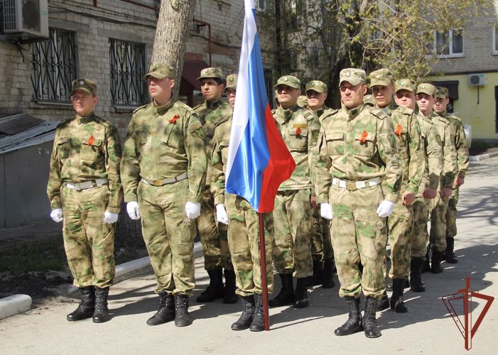 Росгвардия поздравила персональными парадами ветеранов в Тюмени и Озерске