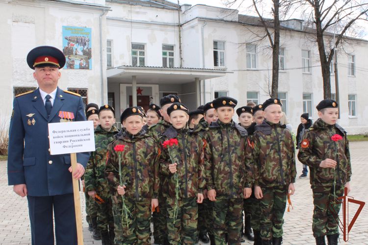 Росгвардейцы с подшефными кадетами почтили память погибших на войне вологжан