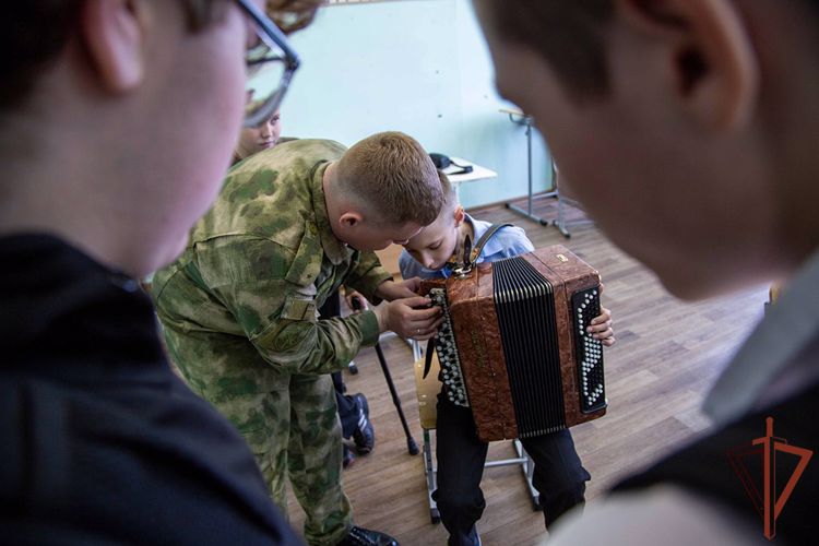 Музыканты Росгвардии взяли шефство над воспитанниками челябинской школы-интерната
