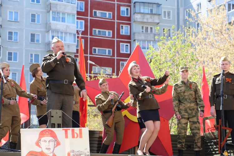 Росгвардия поздравила персональными парадами ветеранов в Тюмени и Озерске