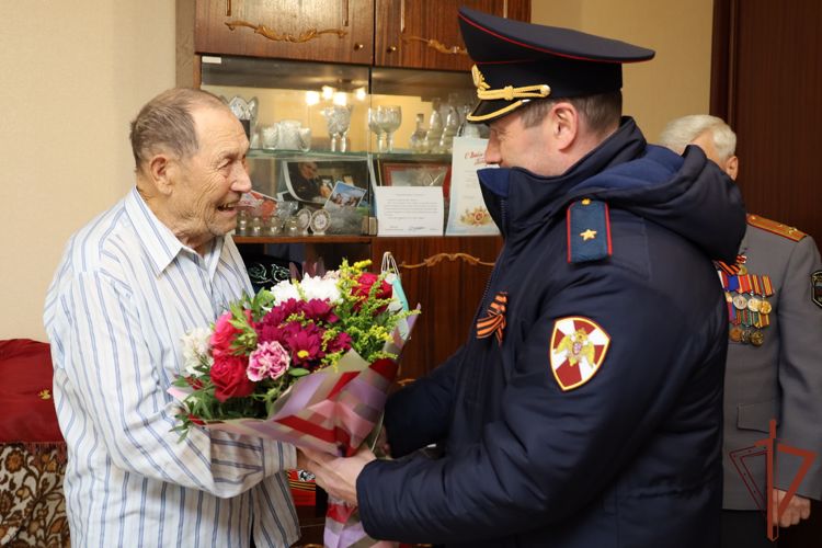  Росгвардейская акция «Парад у дома ветерана» прошла в Татарстане