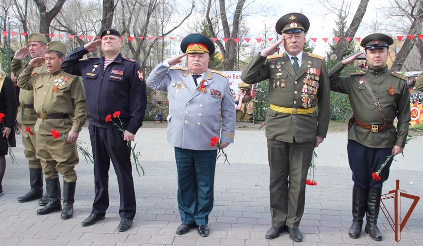 Начальник теруправления, сотрудники и кадеты Росгвардии приняли участие в автопробеге, посвященном Дню Победы, в Тюмени (видео)