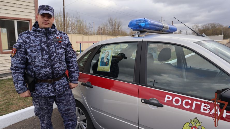Сотрудники Росгвардии в Красноярске присоединились к акции «Бессмертный полк»