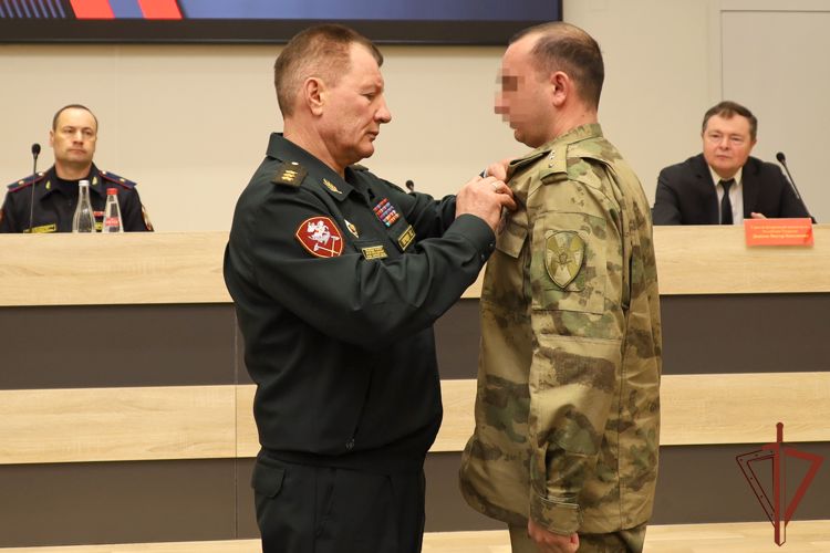 Командующий Приволжским округом Росгвардии вручил государственные награды военнослужащим ведомства – участникам специальной военной операции