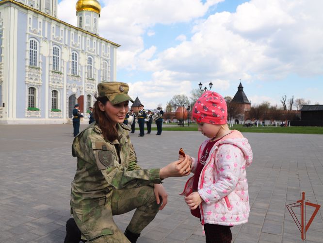 В регионах ЦФО росгвардейцы присоединились к акции «Георгиевская ленточка»