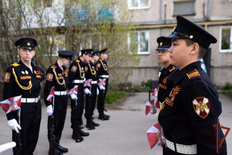Росгвардия провела «Парад у дома ветерана» в Нижегородской области