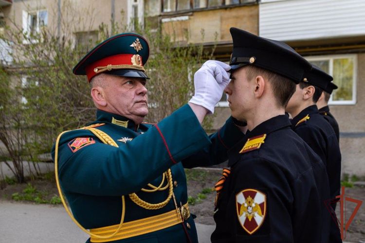 Росгвардия провела «Парад у дома ветерана» в Нижегородской области