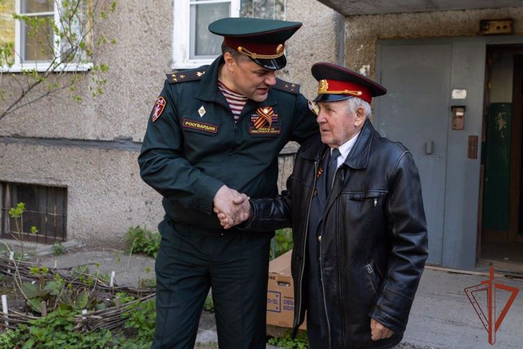 Росгвардия провела «Парад у дома ветерана» в Нижегородской области
