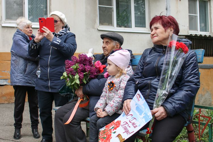 В Ставрополе росгвардейцы устроили праздник для ветеранов Великой Отечественной войны
