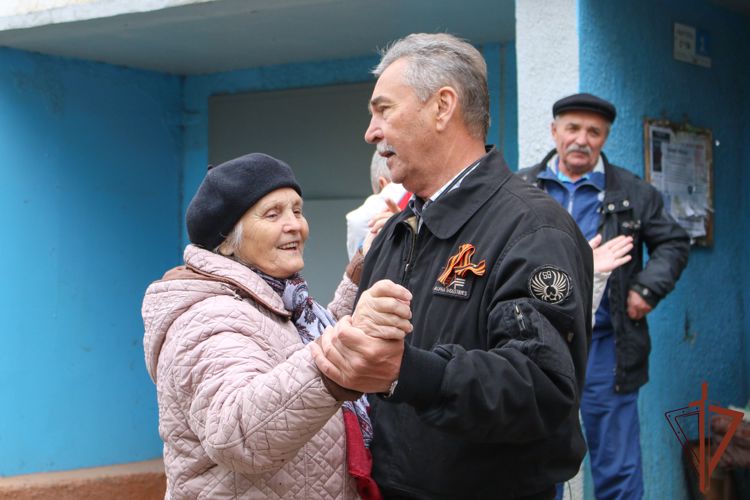 В Ставрополе росгвардейцы устроили праздник для ветеранов Великой Отечественной войны