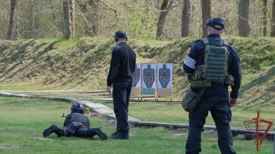 В Калининградской области сотрудники и военнослужащие Росгвардии сдали итоговые зачёты за зимний период подготовки