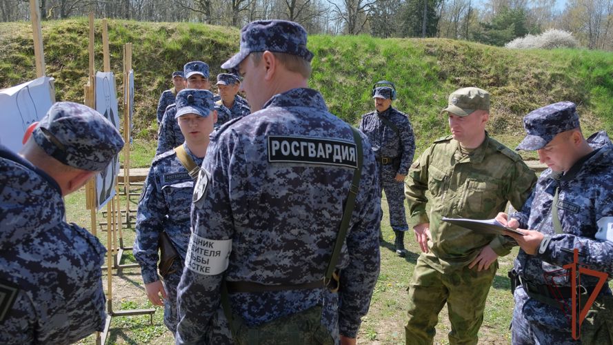 В Калининградской области сотрудники и военнослужащие Росгвардии сдали итоговые зачёты за зимний период подготовки