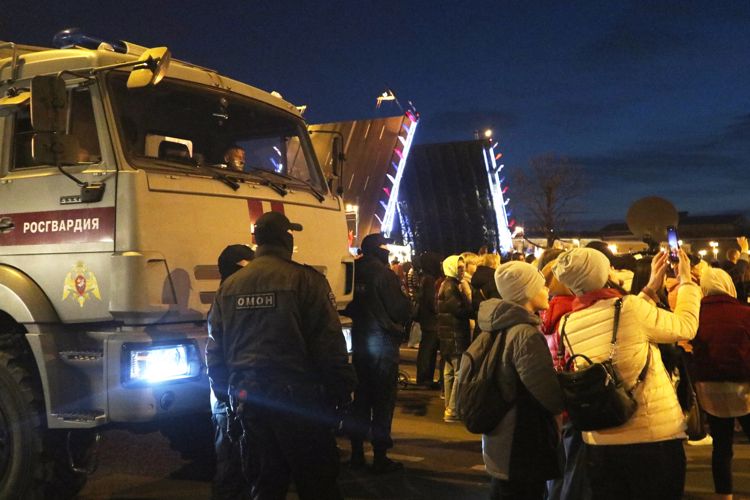 Росгвардия обеспечила правопорядок на мероприятиях дня города в Санкт-Петербурге