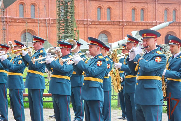 Оркестр Росгвардии открыл выставку, посвященную 350-летию первого российского императора