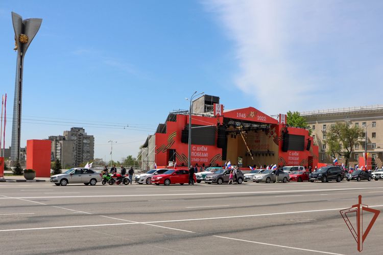 Автопробег в поддержку участвующих в специальной операции росгвардейцев состоялся в Ростове-на-Дону
