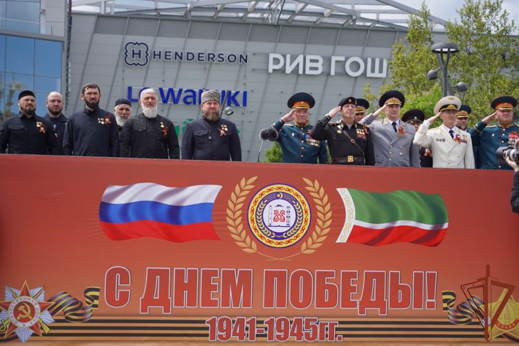Командующий Северо-Кавказским округом Росгвардии в Грозном принял участие в торжественных мероприятиях, посвящённых Дню Победы