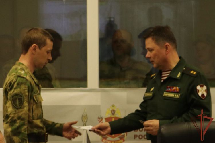 Комплексная группа под руководством врио командующего Уральским округом Росгвардии завершила работу в озерском соединении 