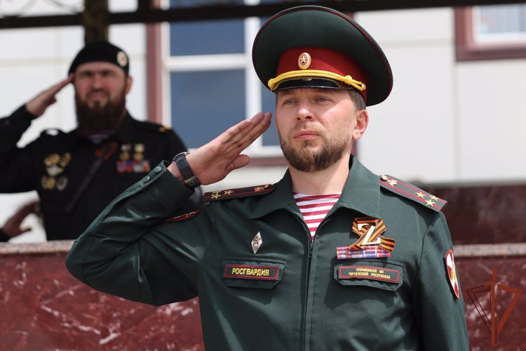 Командующий Северо-Кавказским округом вручил государственные награды военнослужащим и сотрудникам Управления Росгвардии по Чеченской Республике
