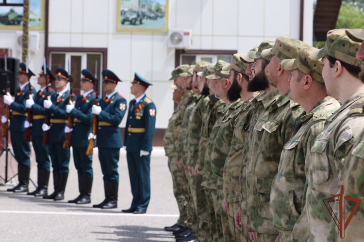 Командующий Северо-Кавказским округом вручил государственные награды военнослужащим и сотрудникам Управления Росгвардии по Чеченской Республике