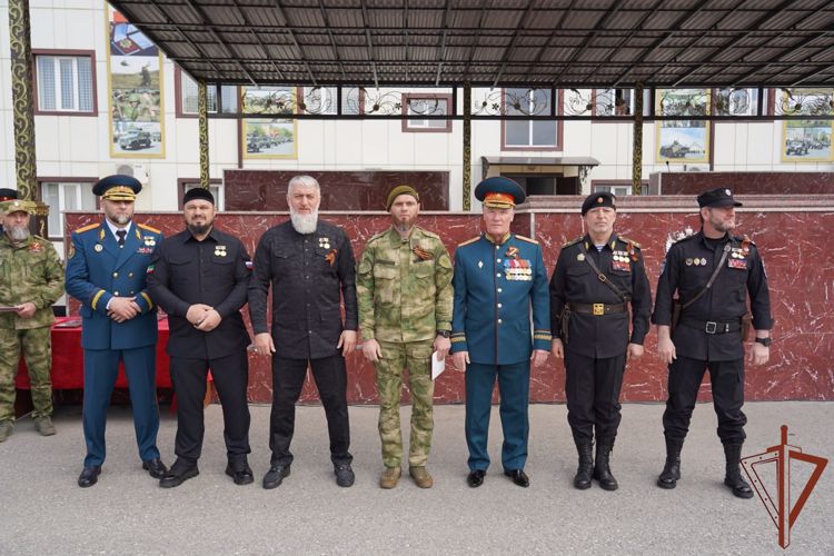 Командующий Северо-Кавказским округом вручил государственные награды военнослужащим и сотрудникам Управления Росгвардии по Чеченской Республике