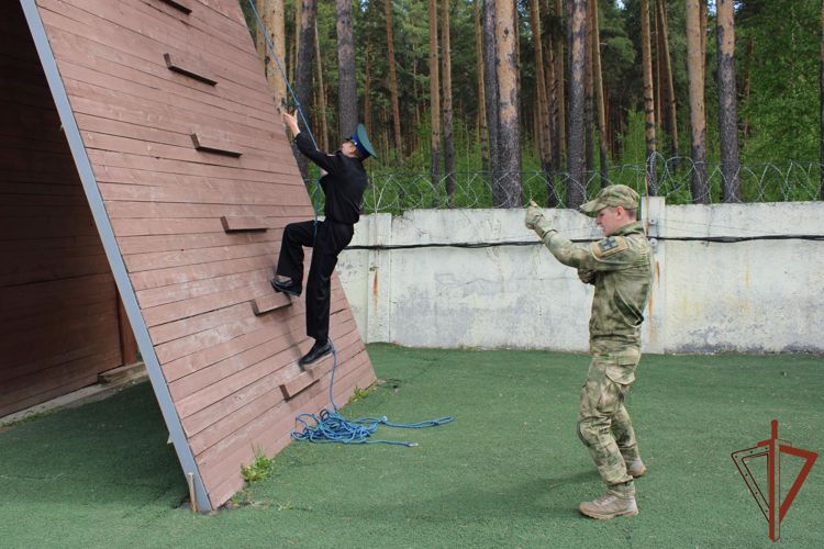 В Уральском округе Росгвардии состоялись патриотические мероприятия в рамках Дня призывника (видео)