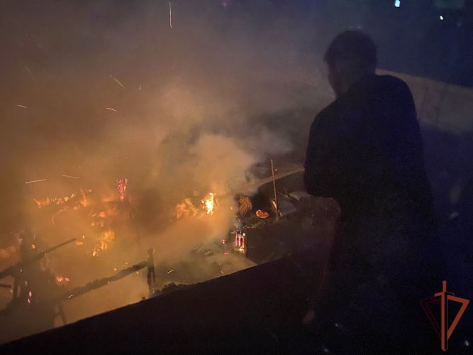Офицер Росгвардии помог потушить пожар в жилом доме в Подмосковье (видео)