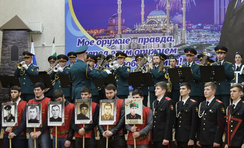 В ГРОЗНОМ ТВОРЧЕСКИЕ КОЛЛЕКТИВЫ РОСГВАРДИИ ПРИНЯЛИ УЧАСТИЕ В ПРАЗДНИЧНОМ МЕРОПРИЯТИИ, ПОСВЯЩЕННОМ ДНЮ ПОБЕДЫ
