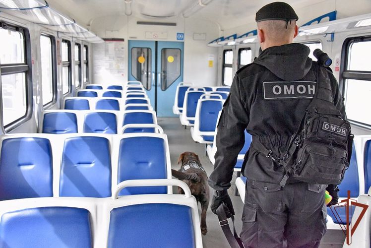 Свердловский ОМОН на транспорте отметил 29-летие