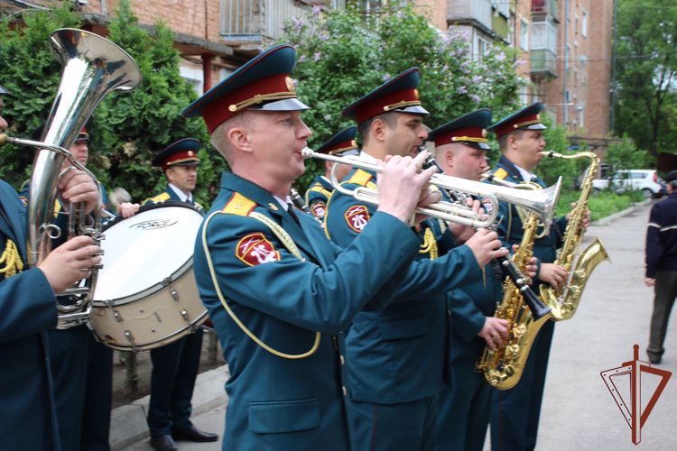 Акцию «Парад идет к ветерану» поддержали росгвардейцы в Кабардино-Балкарии